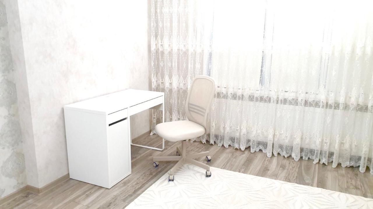 Center Apartment On Albisoara Street Chisinau Bagian luar foto