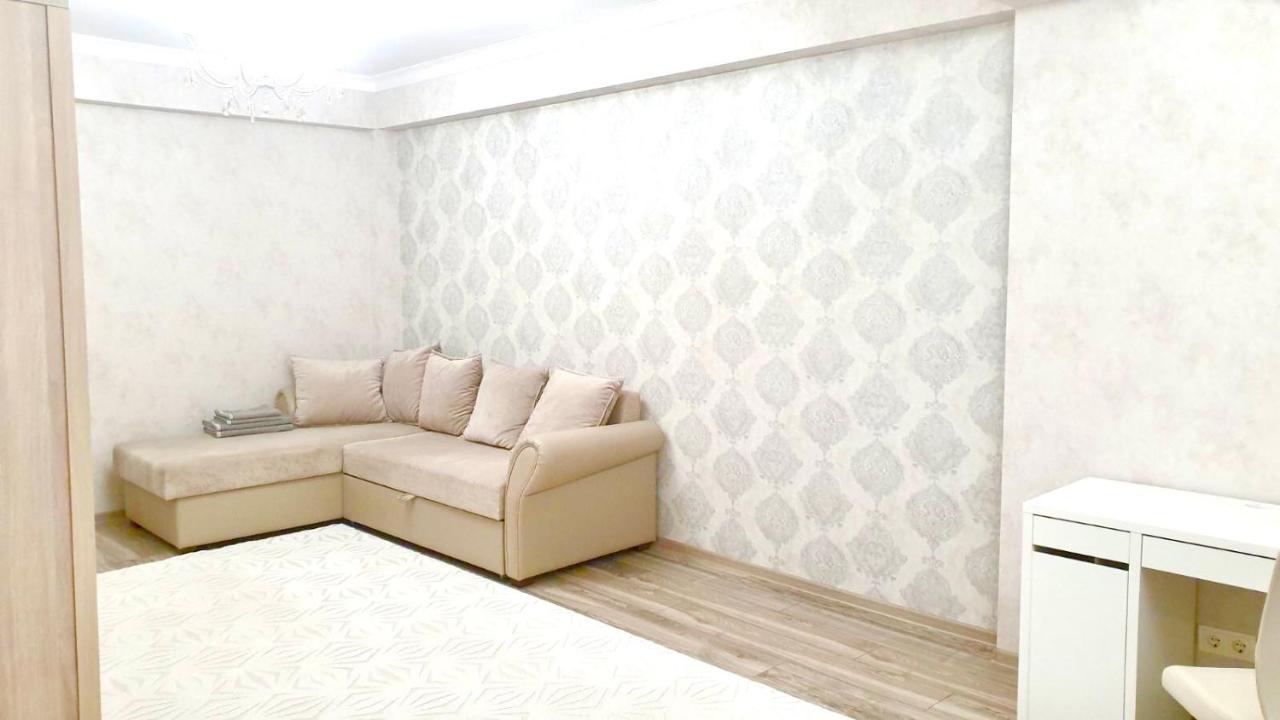 Center Apartment On Albisoara Street Chisinau Bagian luar foto