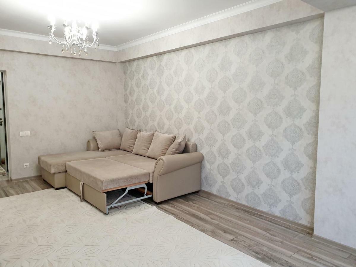 Center Apartment On Albisoara Street Chisinau Bagian luar foto