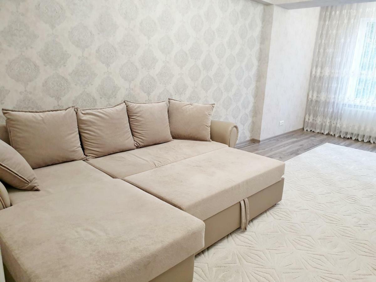 Center Apartment On Albisoara Street Chisinau Bagian luar foto