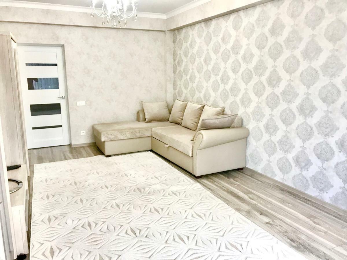 Center Apartment On Albisoara Street Chisinau Bagian luar foto