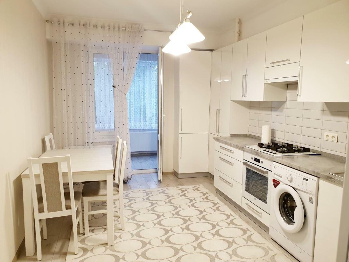 Center Apartment On Albisoara Street Chisinau Bagian luar foto