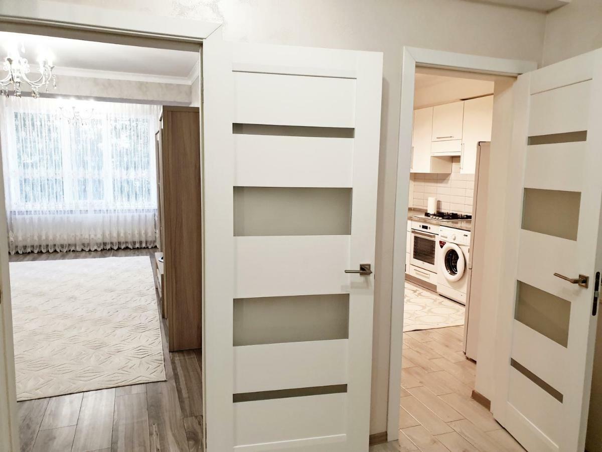 Center Apartment On Albisoara Street Chisinau Bagian luar foto