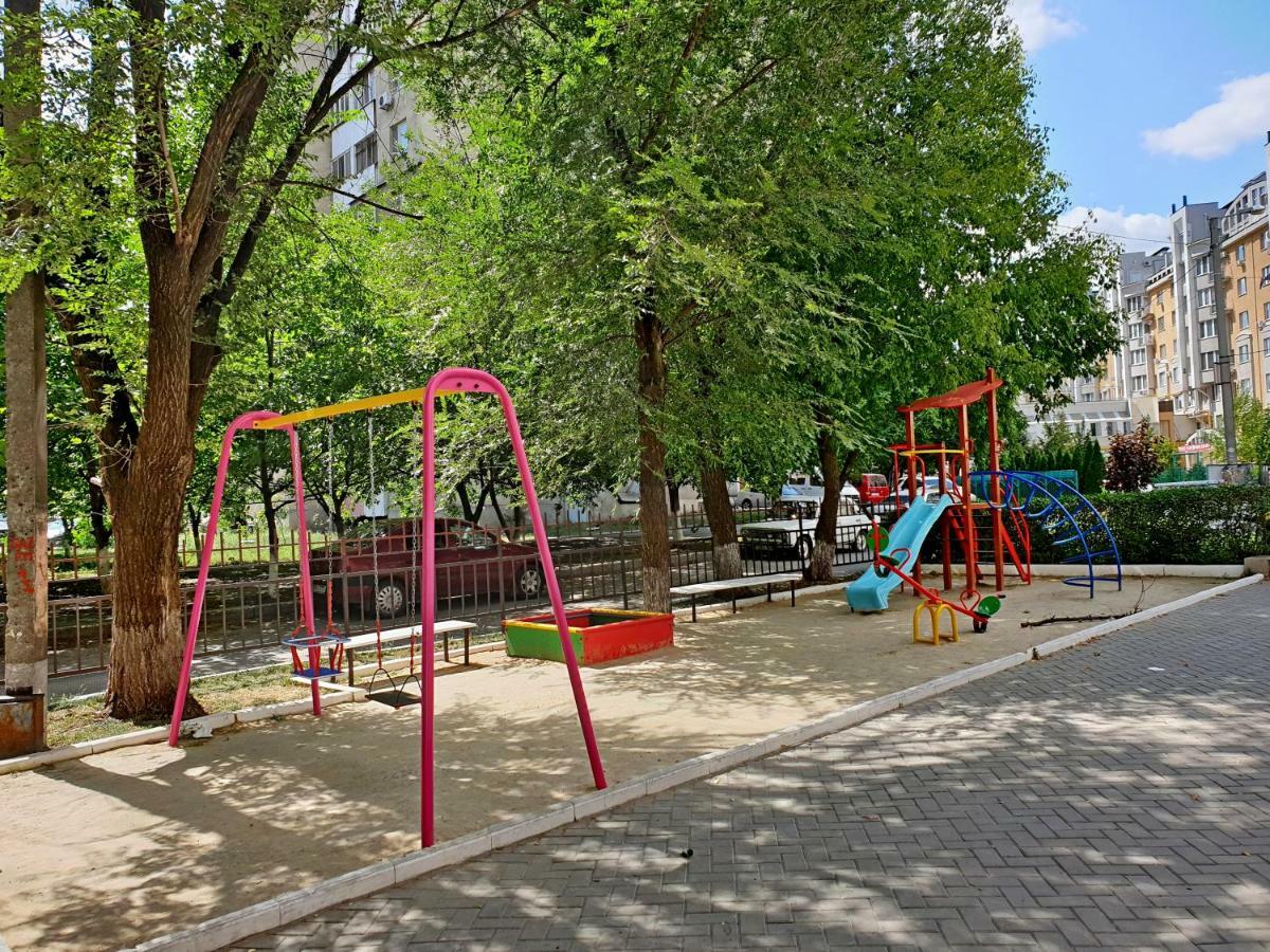 Center Apartment On Albisoara Street Chisinau Bagian luar foto