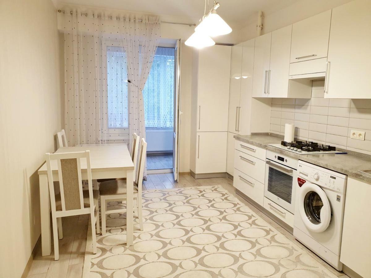 Center Apartment On Albisoara Street Chisinau Bagian luar foto