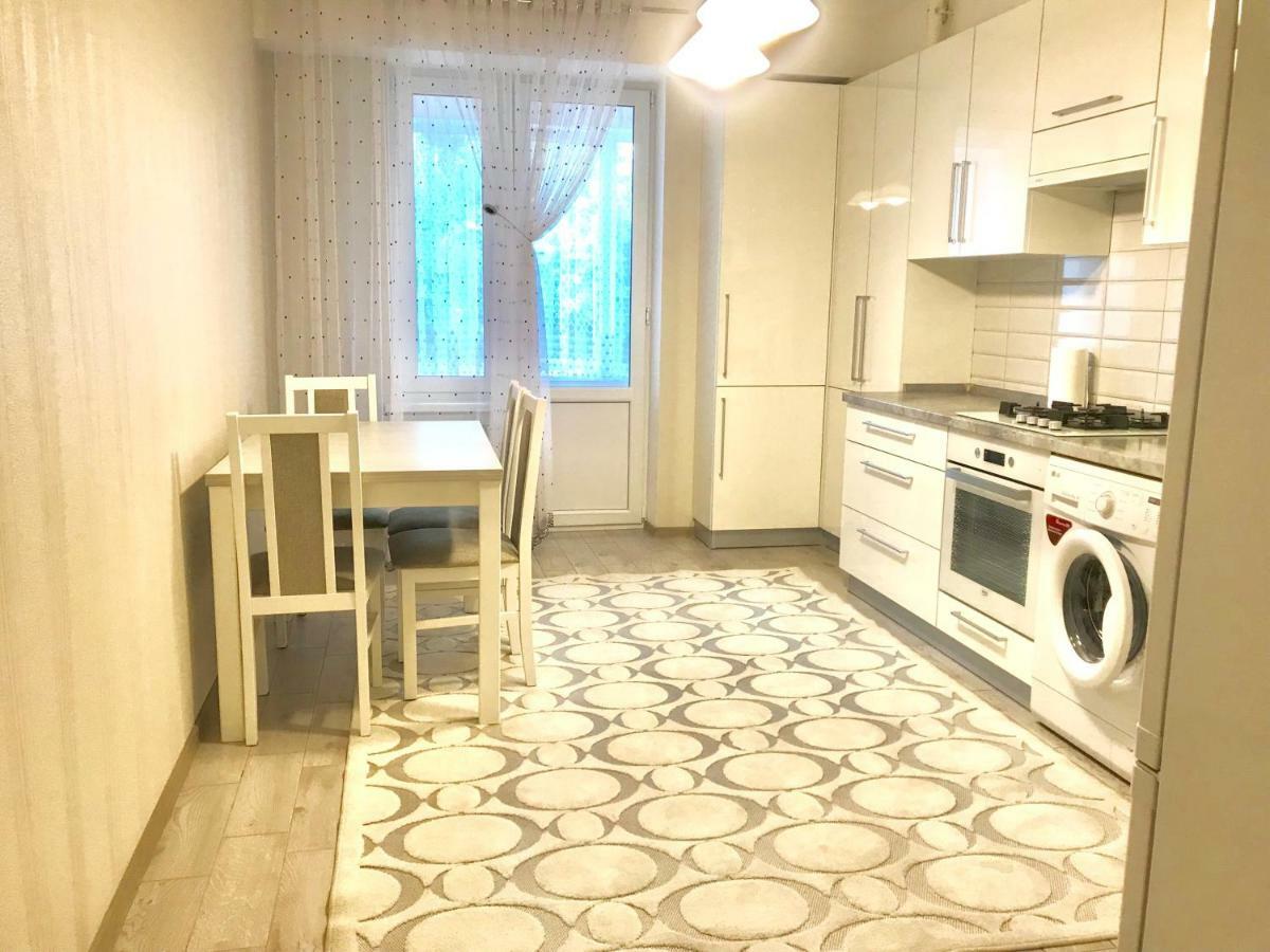 Center Apartment On Albisoara Street Chisinau Bagian luar foto
